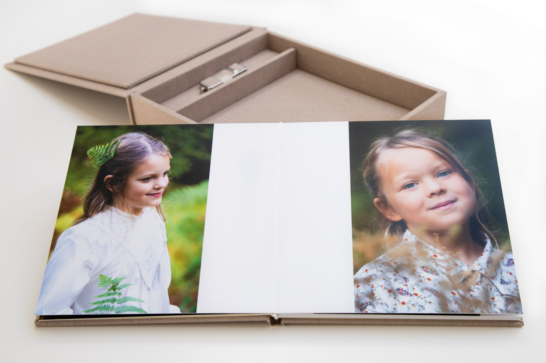 beautiful album box with the book and USB stick with the digital photos £ 245